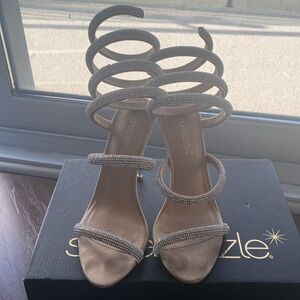 Very Good condition Heels with free gift